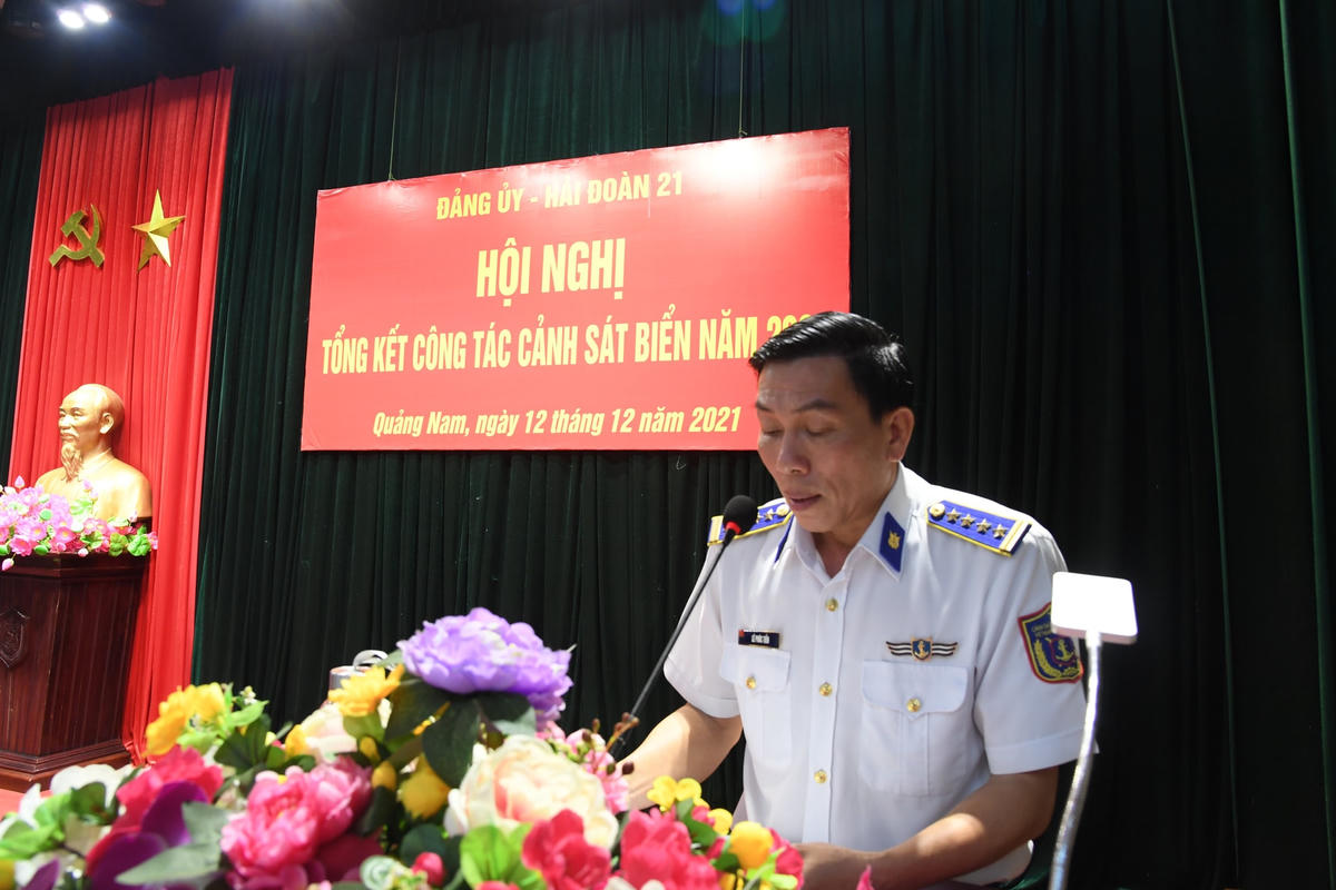 Đại tá Lê Phúc Tiến, Bí thư Đảng ủy, Chính ủy Hải đoàn quán triệt Nghị quyết lãnh đạo năm 2022.