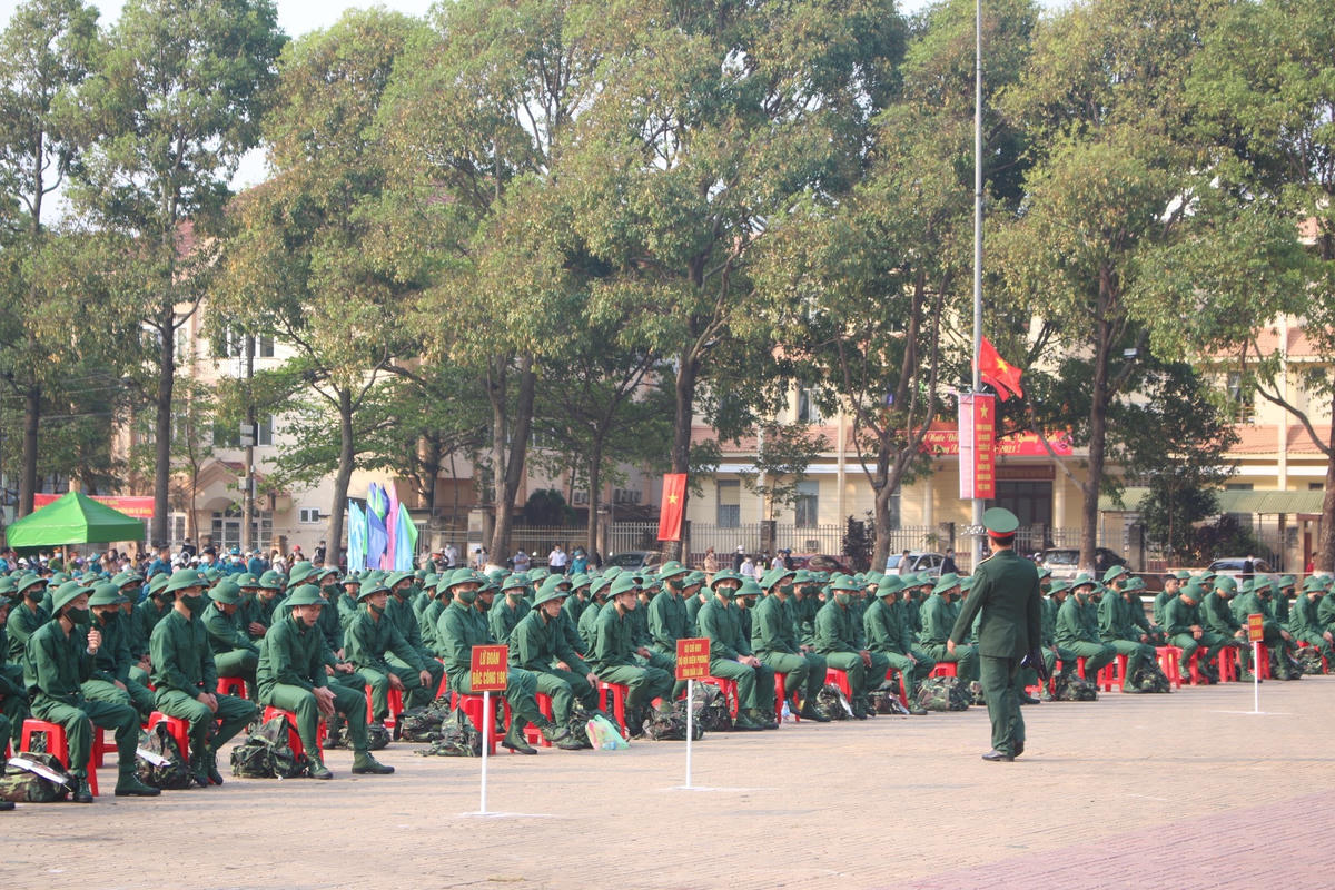 Toàn cảnh buổi lễ giao nhận quân.
