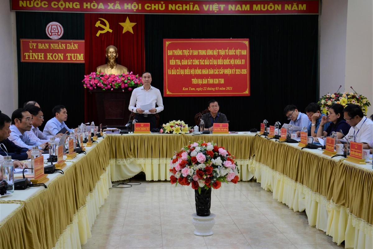 Ông Phùng Khánh Tài, Phó Chủ tịch Ủy ban Trung ương MTTQ Việt Nam, phát biểu kết luận buổi làm việc. 