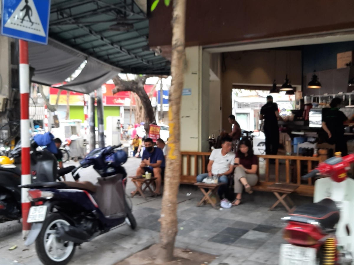 Người dân Hà Nội vẫn chủ quan trong phòng chống dịch 