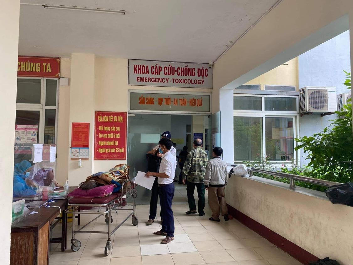 Nạn nhân được đưa đến bệnh viện, mổ não cấp cứu nhưng không qua khỏi.