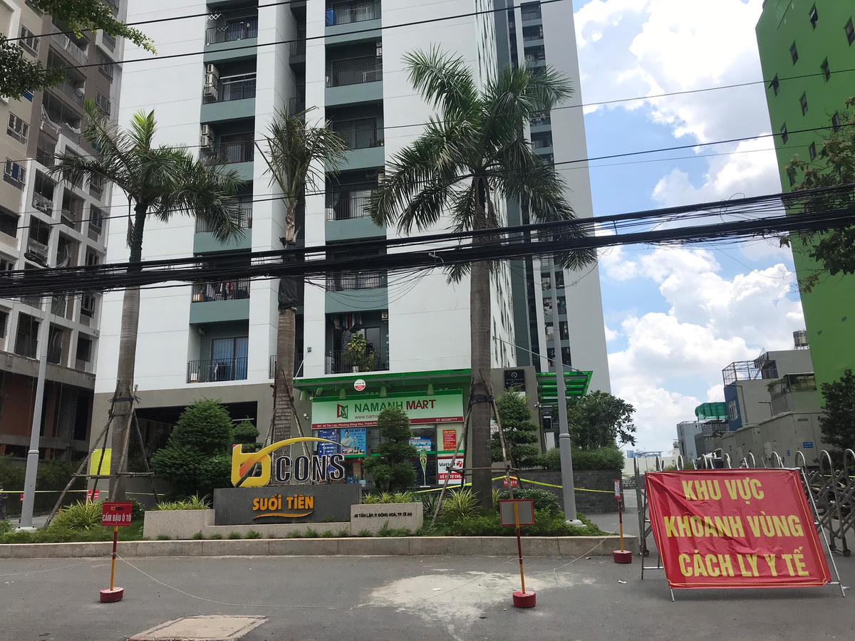 Chung cư Bcons Suối Tiên bị phong tỏa. Ảnh: TL.
