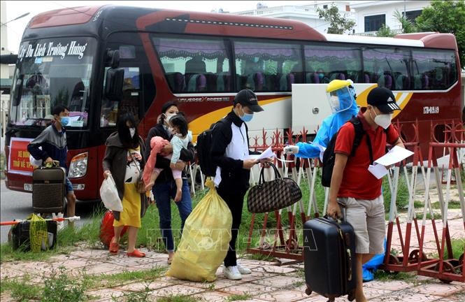 Hôm nay, 500 người trong tổng số gần 1.400 người Thái Bình ở 4 tỉnh thành miền Nam có nguyện vọng đã được chính quyền tỉnh đón về quê, đưa tới các khu cách ly tập trung.