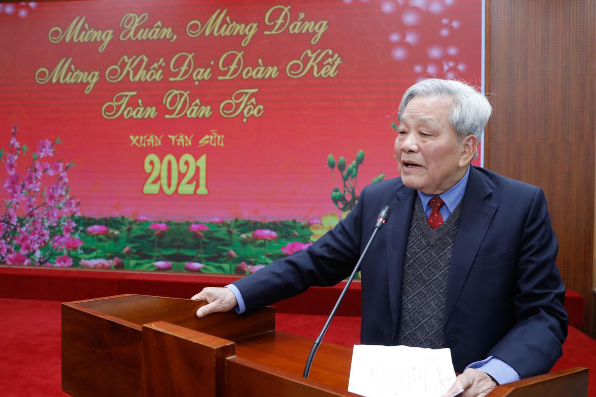 Ông Nguyễn Túc, Trưởng ban liên lạc cán bộ hưu trí UBTƯ MTTQ Việt Nam phát biểu.