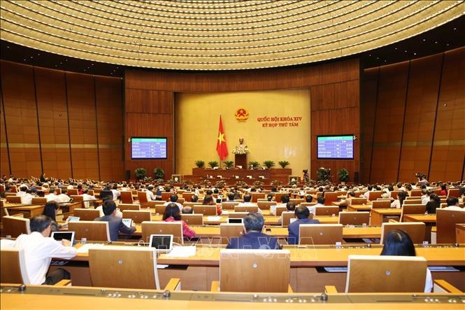 Chiều 25/12/2019, Quốc hội thông qua toàn văn Luật sửa đổi, bổ sung một số điều của Luật Nhập cảnh, xuất cảnh, quá cảnh, cư trú của người nước ngoài tại Việt Nam. Ảnh: Phương Hoa/TTXVN.