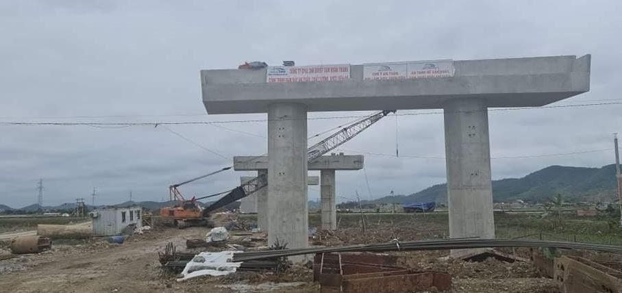 Hiền trường vụ tai nạn khiến 1 công nhân thiệt mạng.