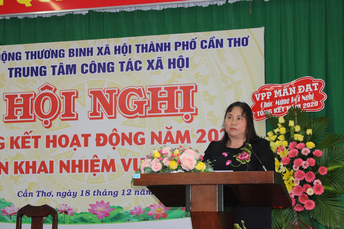 Bà Trần Thị Xuân Mai Giám đốc Sở Lao động - Thương binh & xã hội TP Cần Thơ phát biểu tại hội nghị.