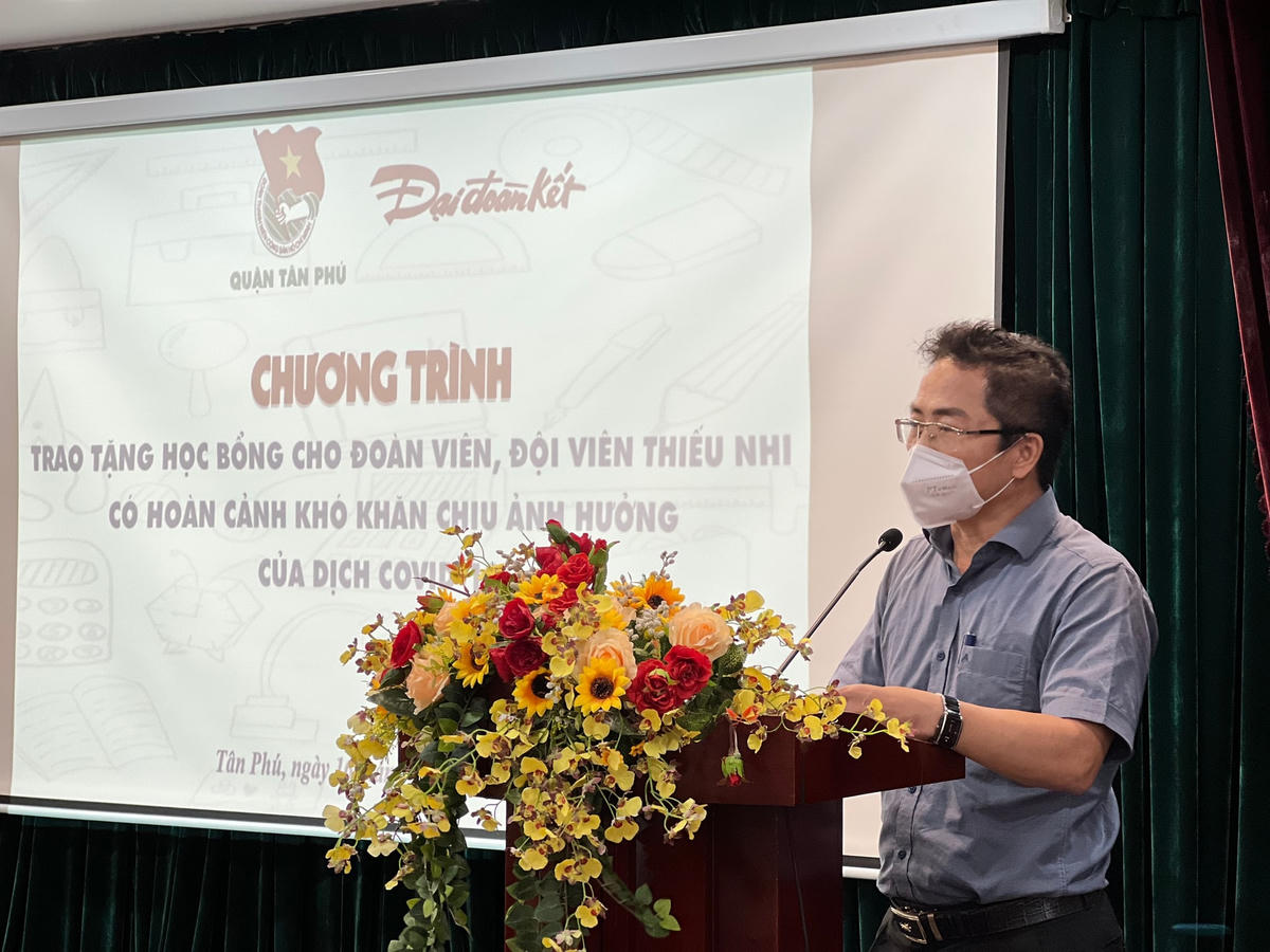 Ông Chu Ninh - Trưởng ban Đại diện Báo Đại Đoàn Kết tại TP HCM phát biểu tại buổi lễ.