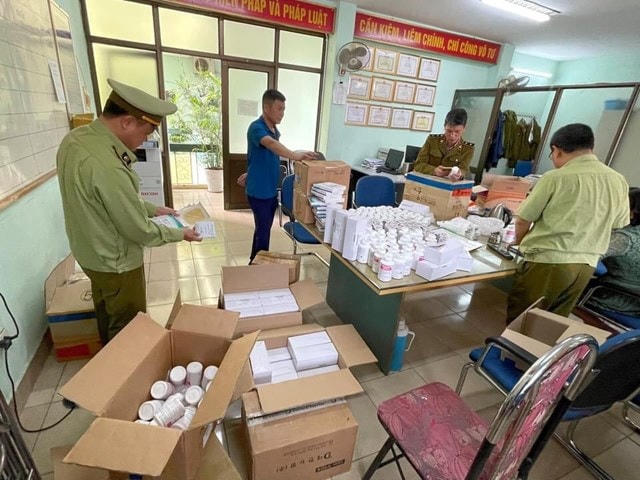 Lô hàng bao gồm số lượng lớn dược phẩm Hàn Quốc không có hóa đơn, chứng từ.