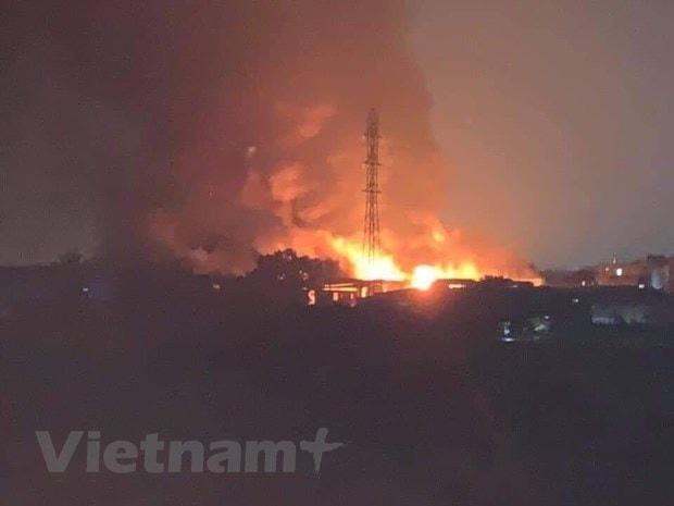 Hiện trường vụ cháy nhìn từ xa. Nguồn: CTV/VIetnam+.  