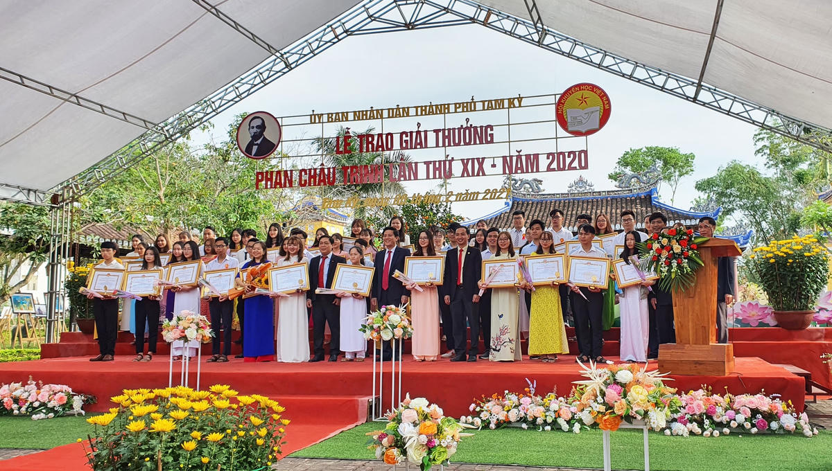 68 cá nhân xuất sắc nhận giải thưởng Phan Châu Trinh lần thứ 19.