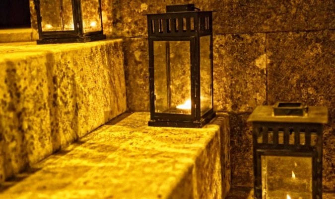 Ngọn đèn kỳ lạ này cũng từng được phát hiện ở một số ngôi mộ cổ khác. Ảnh News NPR.