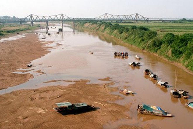 Sông Hồng mùa nước cạn.