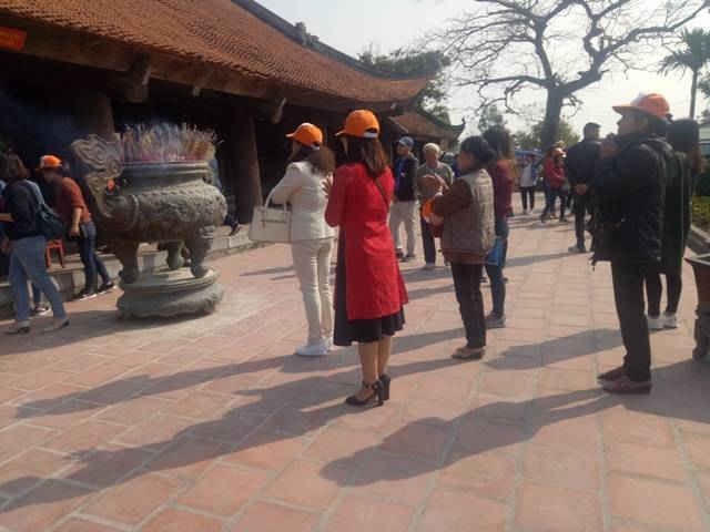Tuy nhiên, các cơ sở tín ngưỡng, tôn giáo chưa được phép tổ chức lễ hội, tổ chức các hoạt động đông người và phải thực hiện các quy định phòng chống dịch.