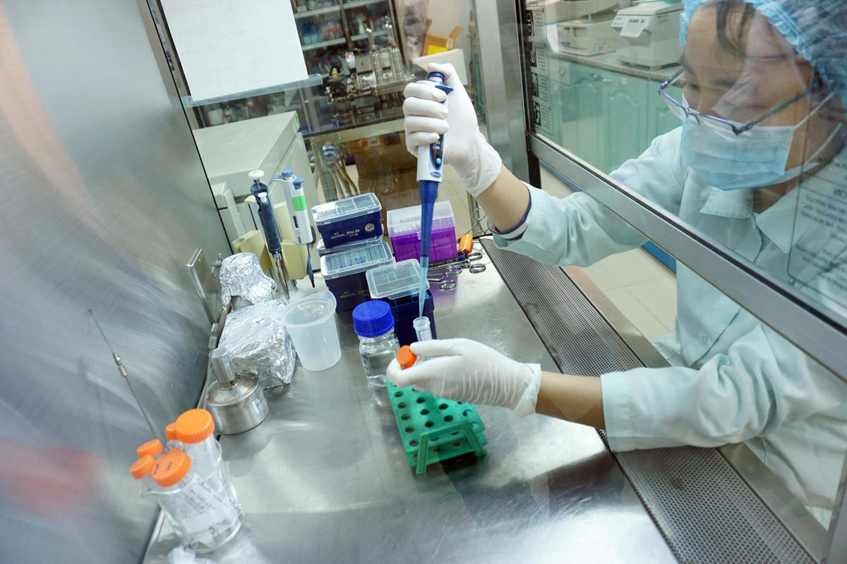 Trong phòng thí nghiệm một cơ sở điều chế vaccine ngừa Covid-19. Ảnh: Phạm Quang Vinh.