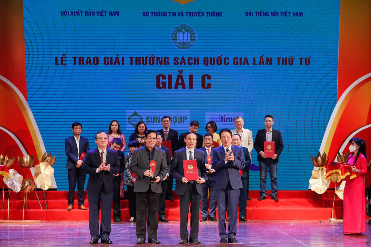 Cơ cấu giải thưởng được trao tại "Lễ trao giải thưởng về Sách Quốc gia lần thứ 4". Ảnh: Quang Vinh.