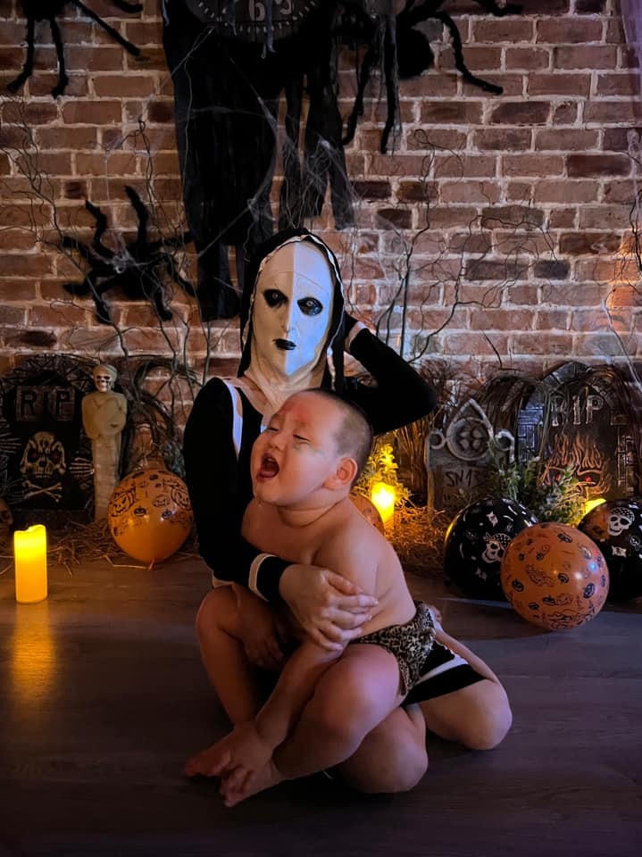 Trà My Idol hóa trang chơi Halloween cùng con trai.