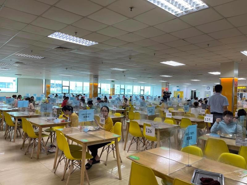 Thực hiện giãn cách và các biện pháp phòng, chống dịch tại nhà máy Gortex thuộc Khu công nghiệp Quế Võ, tỉnh Bắc Ninh.