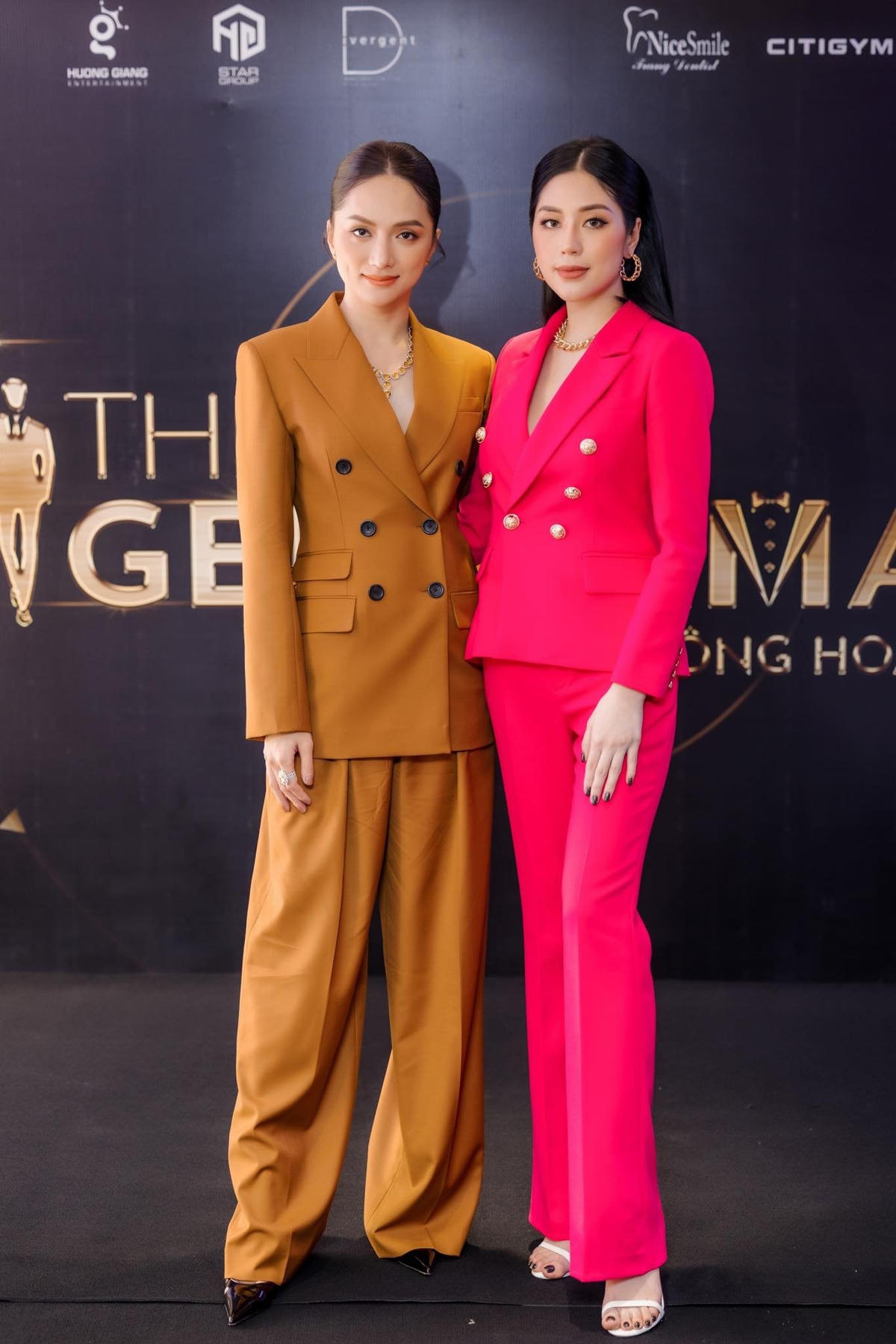 Hoa hậu Tô Diệp Hà, Hương Giang mặc đồng điệu đi casting.