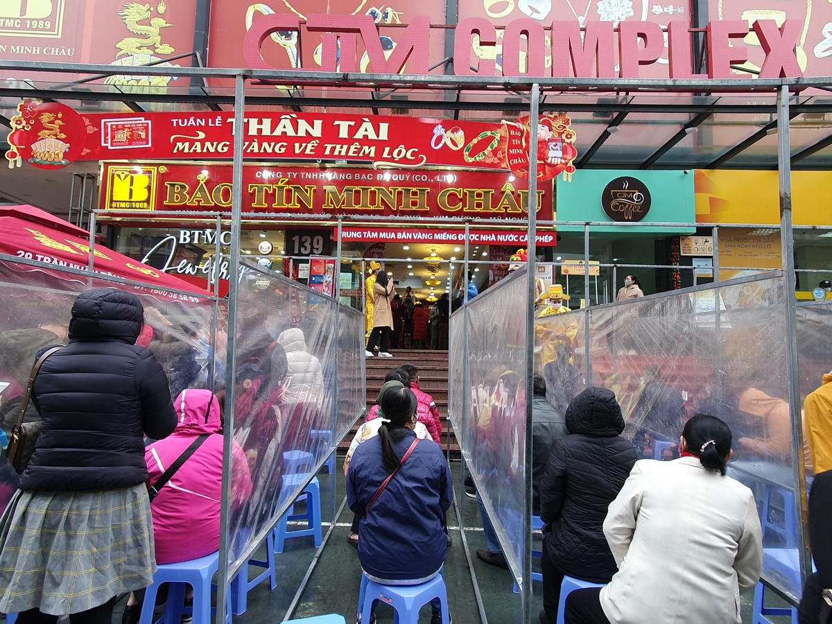 Ngày vía Thần tài: Không còn cảnh chen lấn mua vàng