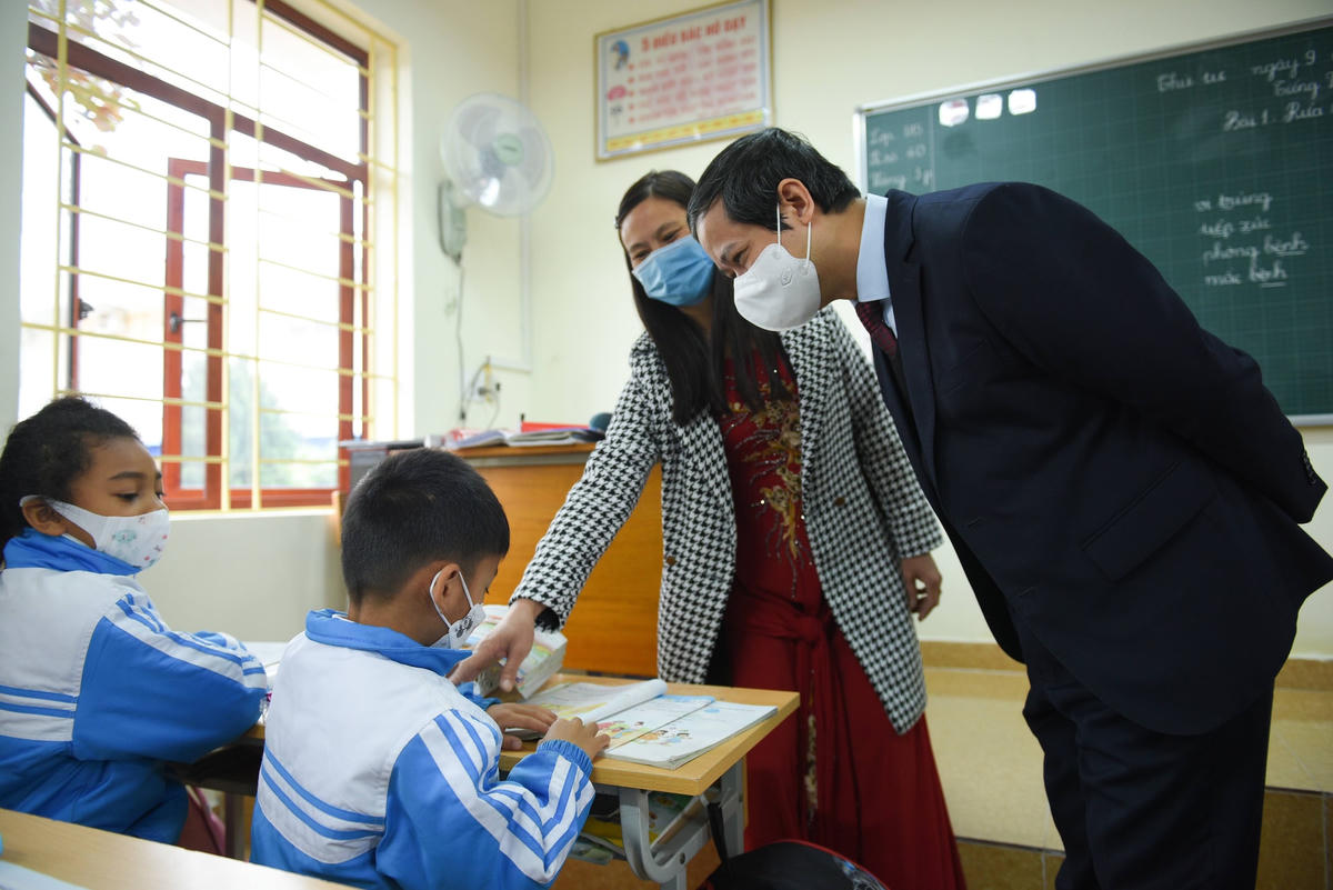 Bộ trưởng Bộ GDĐT Nguyễn Kim Sơn kiểm tra công tác mở cửa trường học của một số trường trên địa bàn TP Hài Phòng.