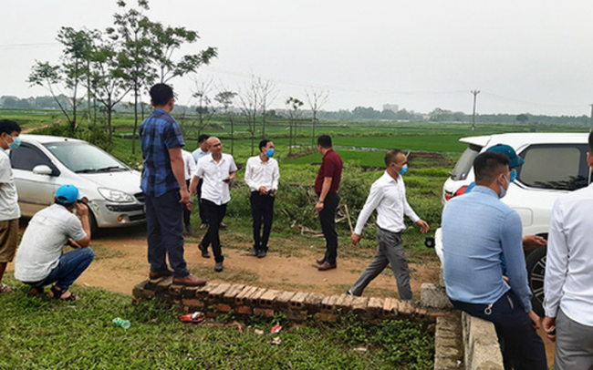 Giá đất tăng nóng tại nhiều địa phương tạo ra những cơn sóng sốt đất khó tin.
