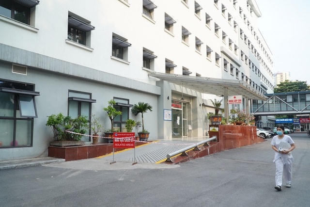 Bệnh viện Hữu nghị Việt Xô tạm thời phong tỏa khoa Cấp cứu liên quan 2 ca Covid-19. Ảnh: MN.  