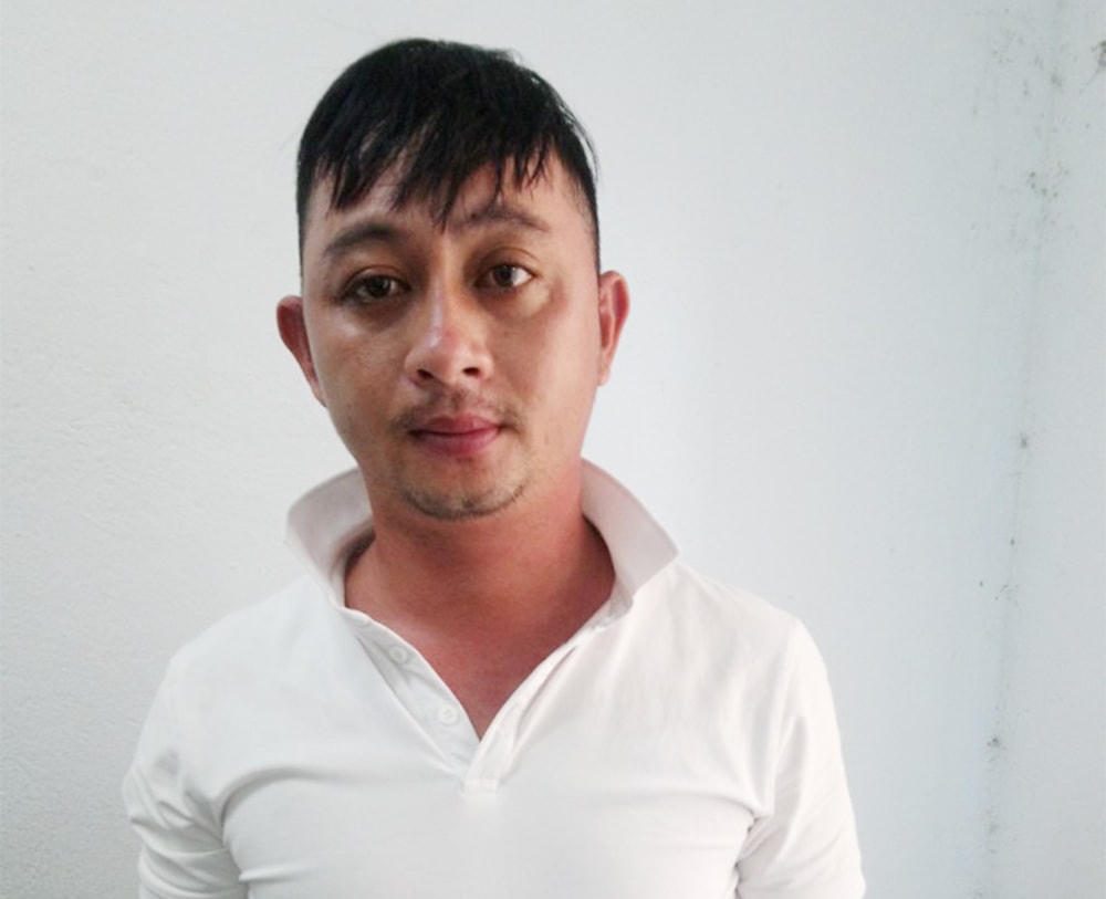 Đối tượng Nguyễn Văn Út bị khởi tố tội “Tổ chức cho người khác xuất cảnh trái phép”.