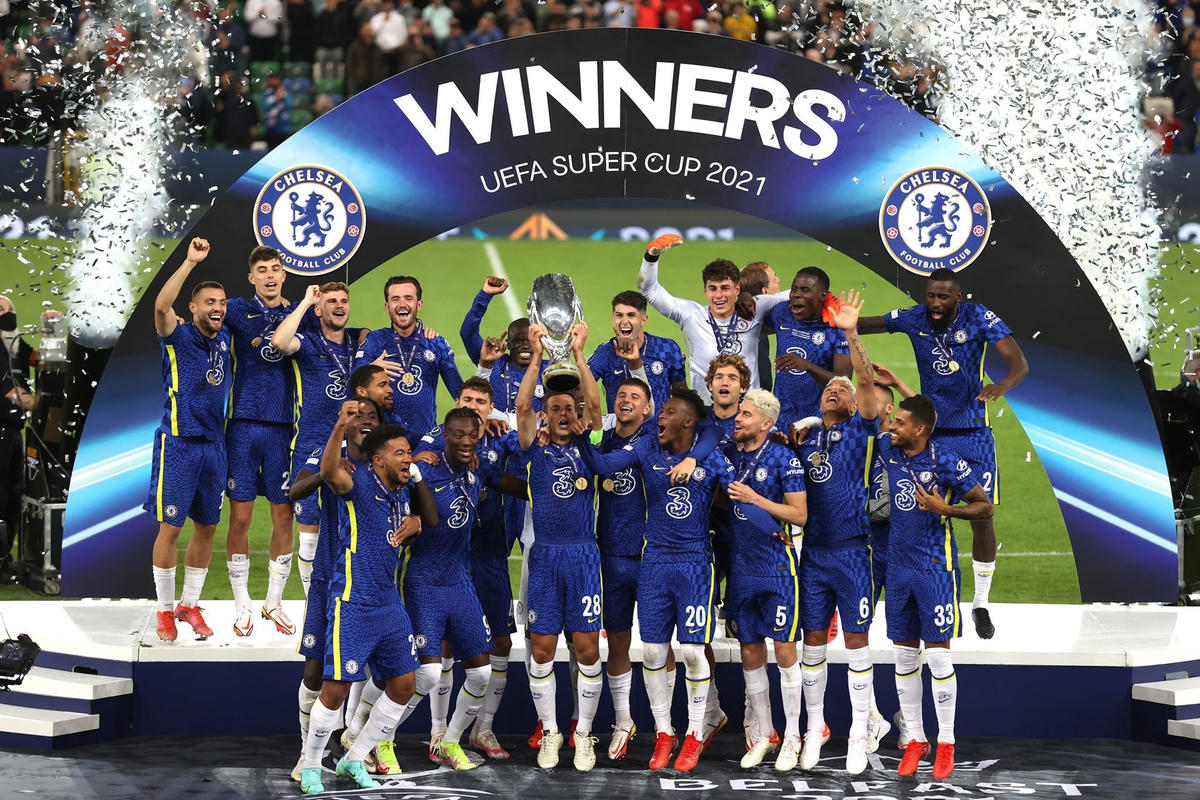 Cầu thủ Chelsea mừng danh hiệu đầu tiên mùa 2021-2022.