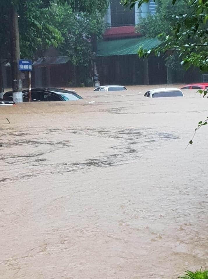 Có nơi nước ngập sâu tới 1m.