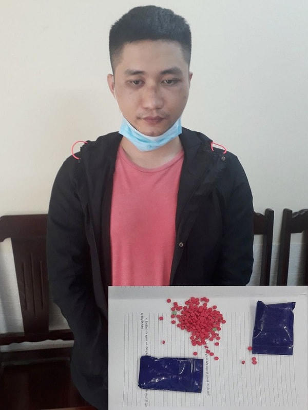 Đối tượng Linh cùng tang vật của vụ án. Ảnh: Công an Thanh Hóa