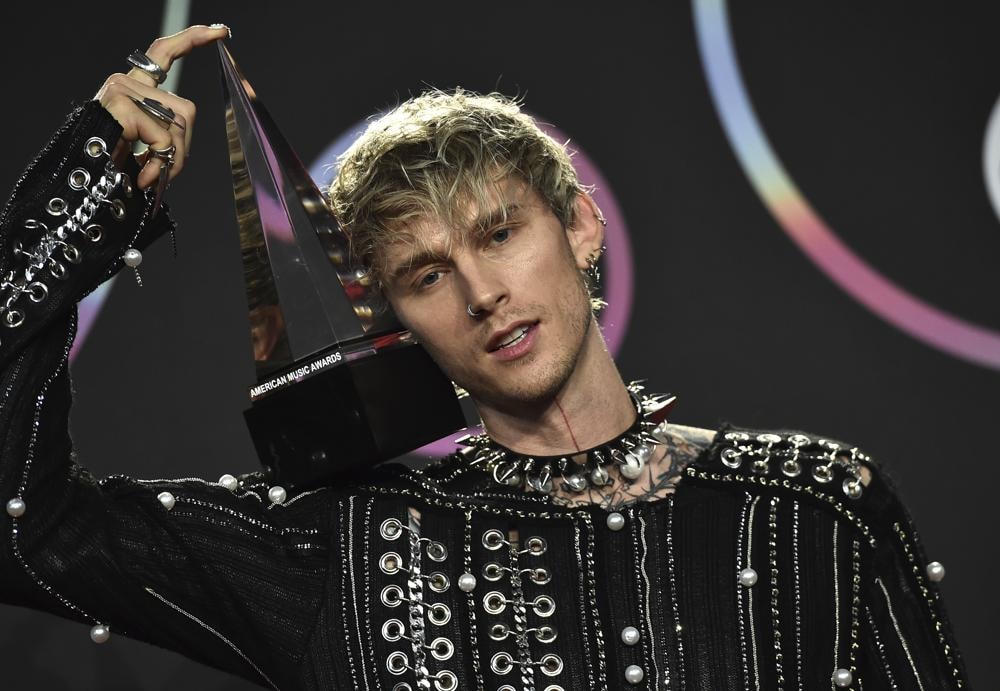 Machine Gun Kelly với giải thưởng Nghệ sĩ nhạc rock được yêu thích nhất.