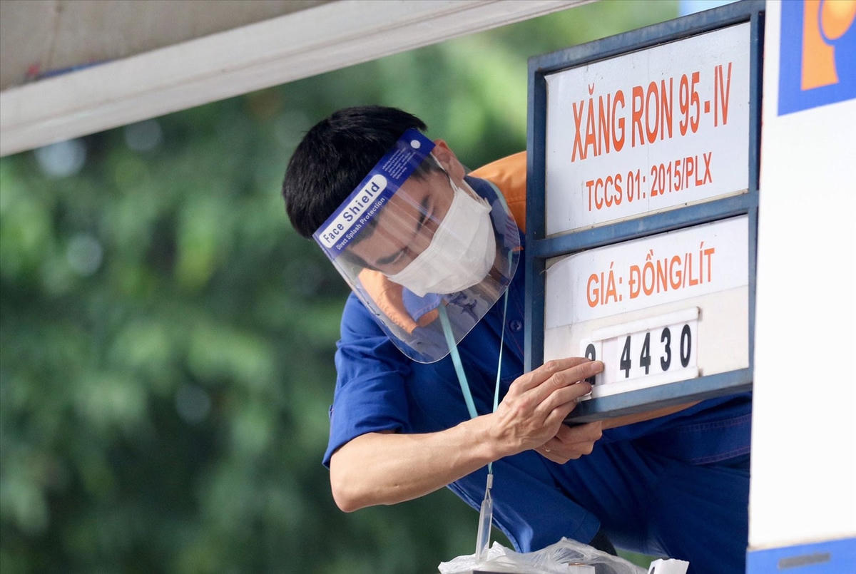 Thời gian qua, xăng dầu đã nhiều lần điều chỉnh giá.