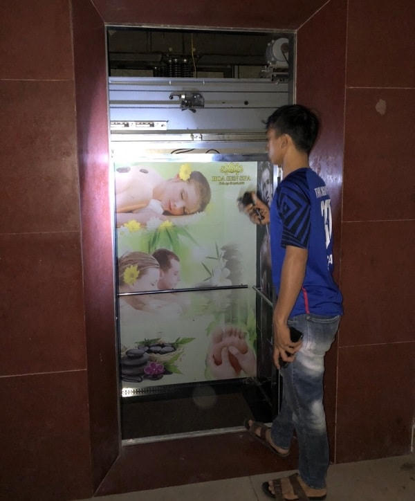 Hiện trường thang máy nơi các nạn nhân mắc kẹt.