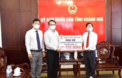 Công ty Long Sinh ủng hộ tiền mua vacine phòng chống Covid 19