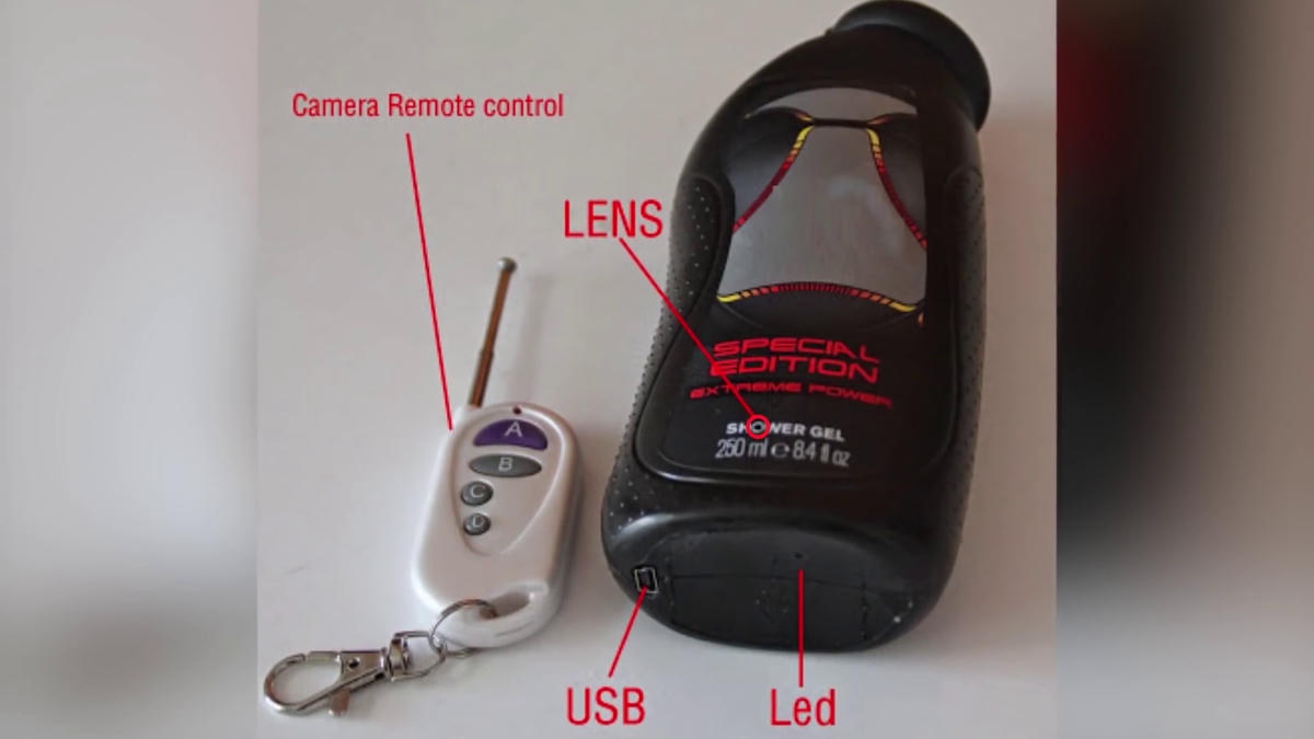 Camera được giấu tinh vi bên trong một chai dầu gội đầu đặt trong nhà tắm tại các nhà nghỉ, khách sạn, với điều khiển từ xa.