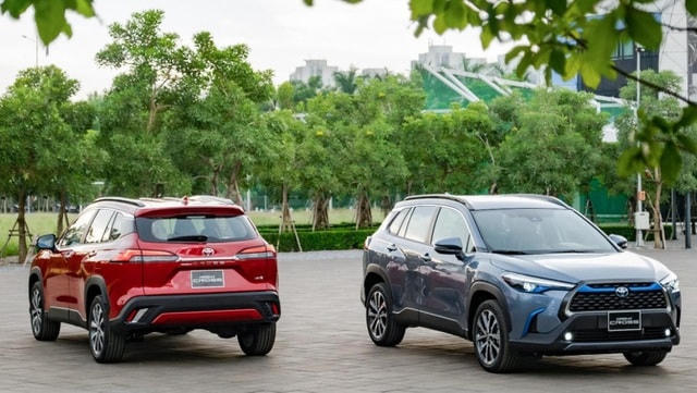 Toyota Corolla Cross nhập khẩu từ Thái Lan cũng nằm trong số xe khách phải chờ.  