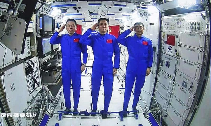Trung Quốc: 2 phi hành gia Trạm Vũ trụ Thiên cung đi bộ ngoài không gian