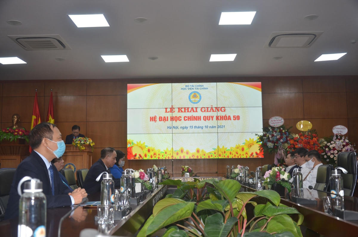 Sáng 15/10, Học viện Tài chính tổ chức lễ khai giảng hệ đại học chính quy khóa 59 theo hình thức trực tuyến.