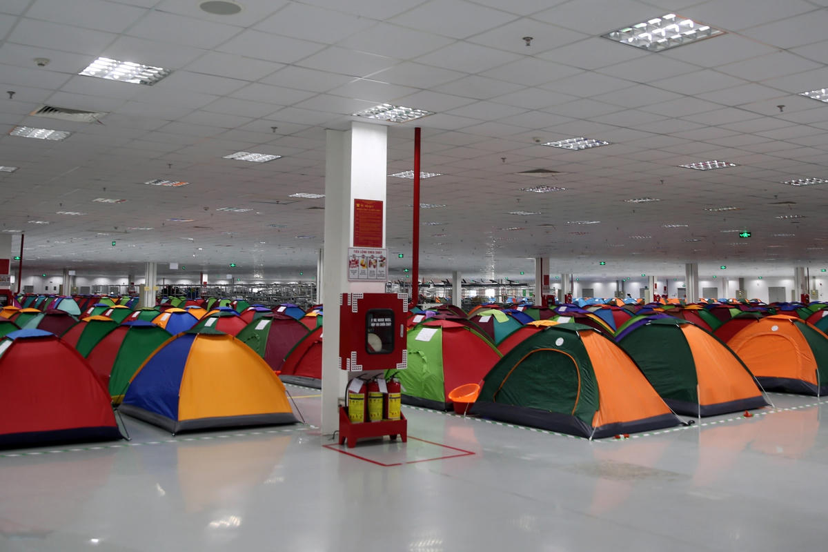 Phương án “3 tại chỗ” với mật độ người lao động khá đông cũng  tiềm ẩn nguy cơ lây nhiễm dịch cao.