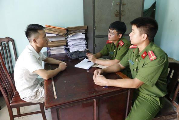 Một trong hai thủ phạm trộm lan tại cơ quan công an.