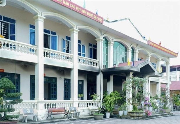 Khu nhà làm việc của Ban Giám hiệu Trường THPT thành phố Điện Biên Phủ, nơi xảy ra vụ việc. (Ảnh: Xuân Tư/TTXVN).