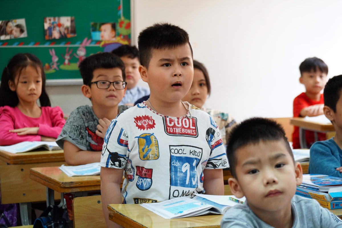 Chuẩn bị hành trang cho bé vào lớp 1. Ảnh: Phạm Quang Vinh.
