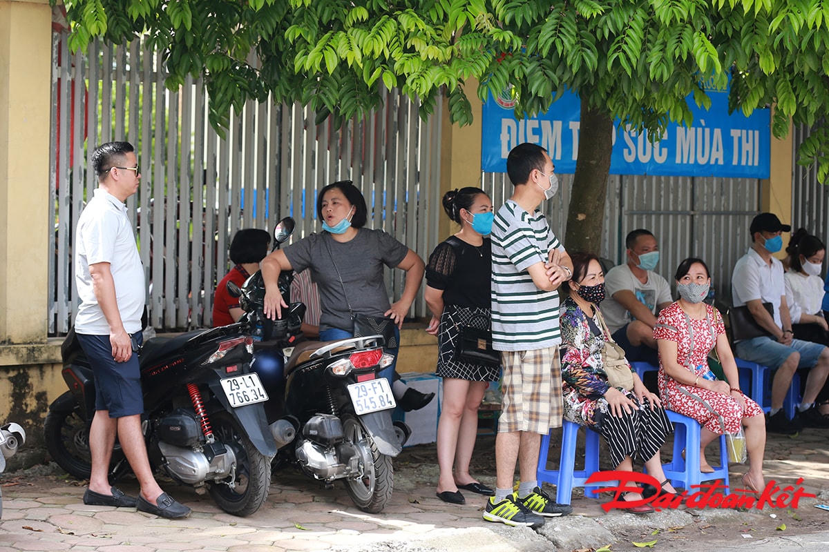 Tình trạng như này nếu vẫn tiếp diễn thì liệu những khẩu hiệu "Tiếp sức mùa thi" có còn hiệu quả?.
