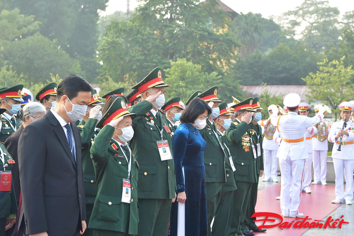 Lãnh đạo Đảng, Nhà nước, MTTQ Việt Nam vào Lăng viếng Chủ tịch Hồ Chí Minh