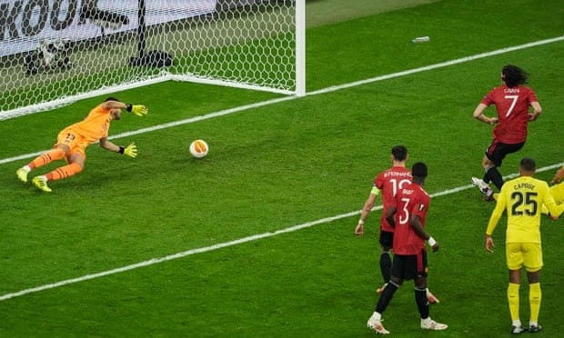 Cavani gỡ hòa cho Quỷ đỏ. (Nguồn: AFP/Getty Images).