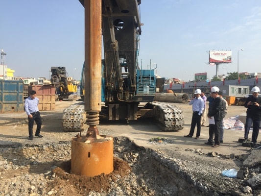 Dự án xây dựng cầu Rào 2, một trong số các dự án đảm bảo tiến độ giải ngân vốn đầu tư công.