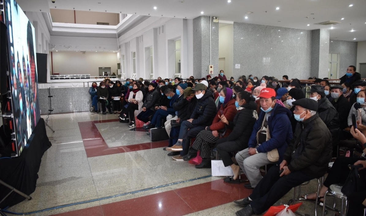 Hàng trăm bị hại đã có mặt tại phiên tòa sáng nay.
