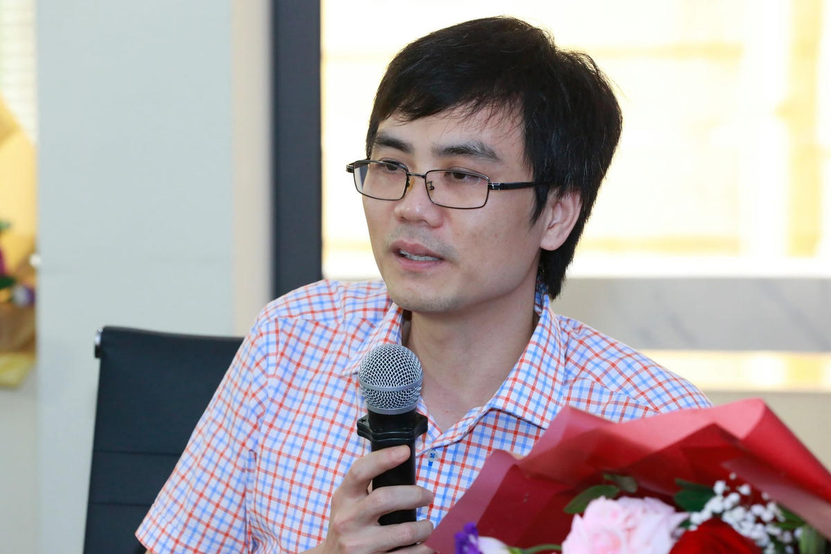 Bác sỹ Nguyễn Quốc Nhật tại buổi giao lưu trực tuyến. Ảnh: Quang Vinh.