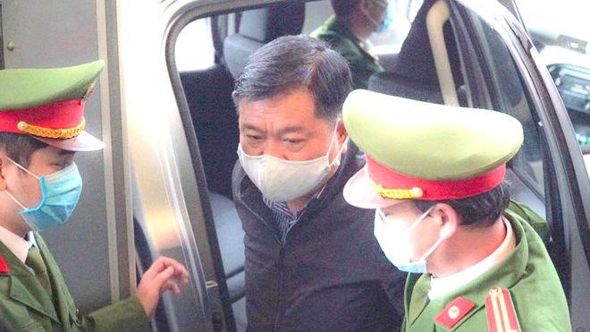 Bị cáo Đinh La Thăng bị dẫn giải tới tòa, ngày 22/1/2021.